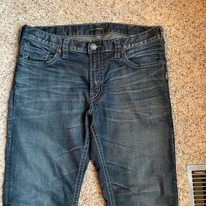 Silver jeans company men’s fashion jeans W34/L32, dark wash